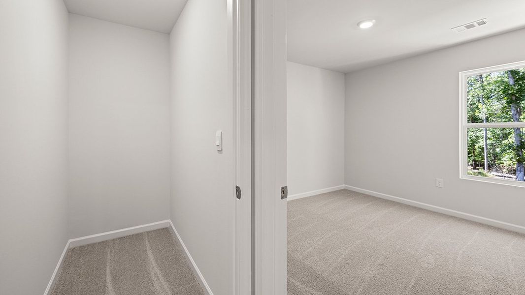 Spacious, unfurnished interior of a new home in Oconee Overlook Townhomes, Gainesville (Image 17).