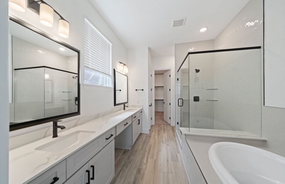 Owner's Bathroom Owner's Bathroom