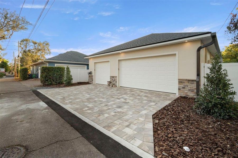 Exterior details and patio area of a home in , Safety Harbor (Image 30).