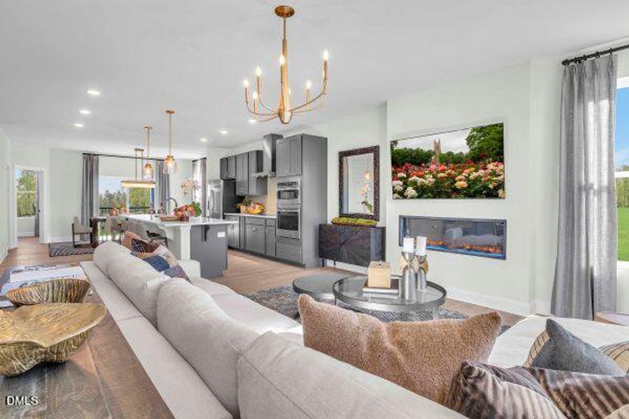 P_RAL_TWW_Julianne_Model_INT_FAM_4