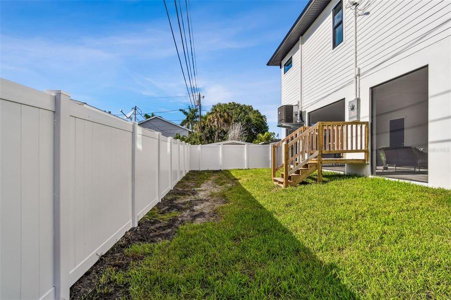 Exterior details and patio area of a home in , St. Petersburg (Image 43).