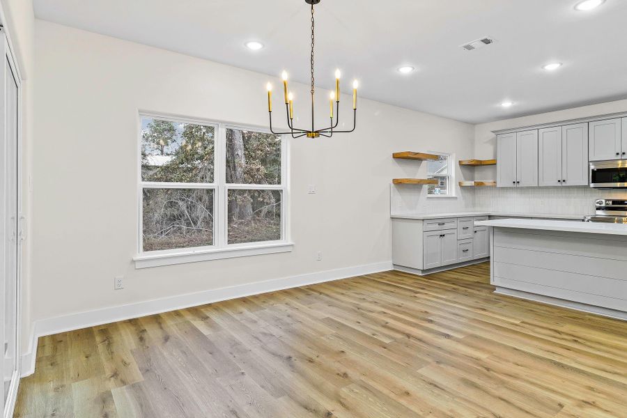 Spacious, unfurnished interior of a new home in , Onalaska (Image 12).