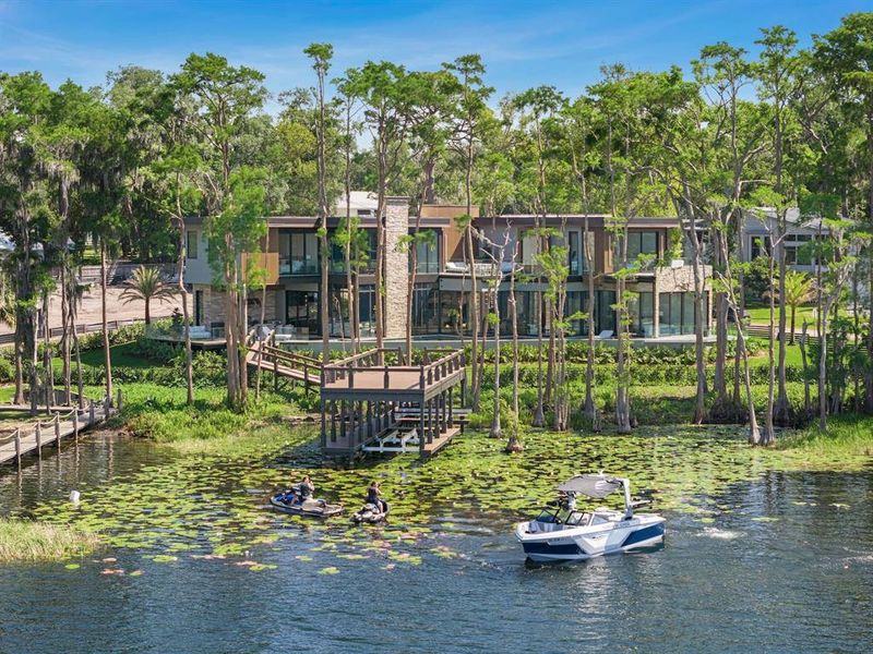 Community amenities in , Windermere (Image 51).