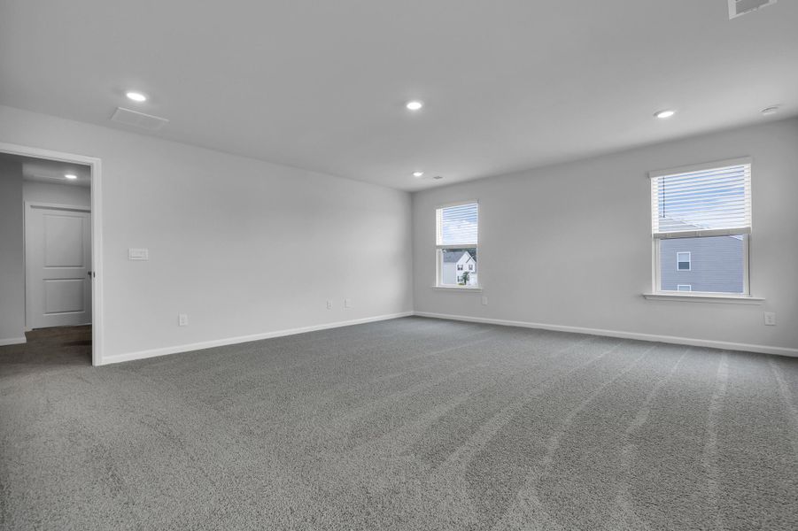Spacious, unfurnished interior of a new home in Carolina Groves, Moncks Corner (Image 28).