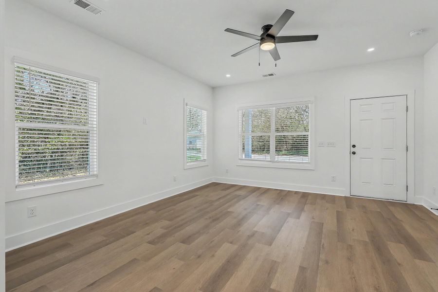 Spacious, unfurnished interior of a new home in , Walterboro (Image 15).