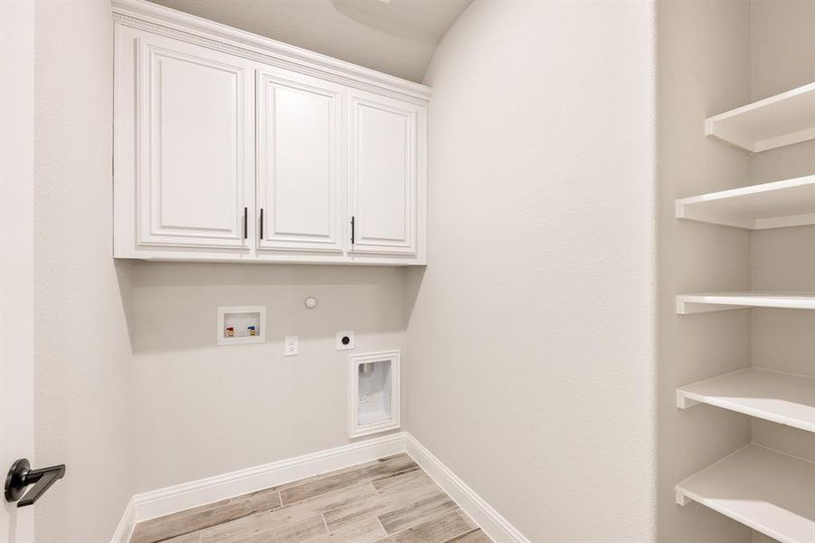 Spacious, unfurnished interior of a new home in Hayes Crossing, Midlothian (Image 26).