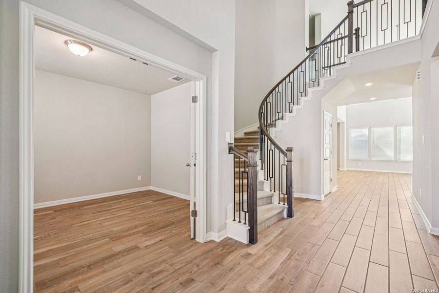 Spacious, unfurnished interior of a new home in Estancia Ranch - Classic Series, San Antonio (Image 22).