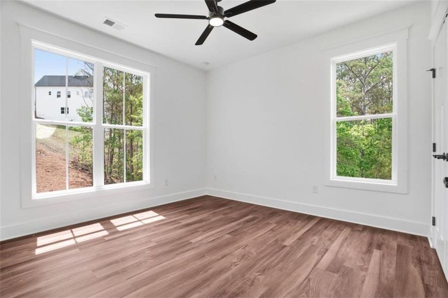Spacious, unfurnished interior of a new home in , Jasper (Image 18).