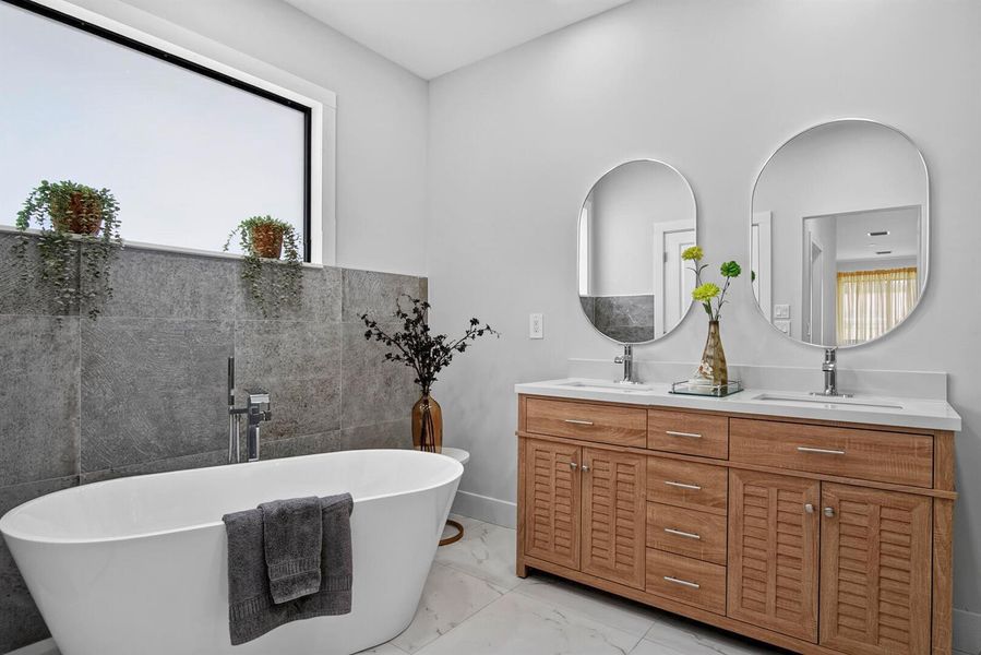 En suite bathroom En suite bathroom