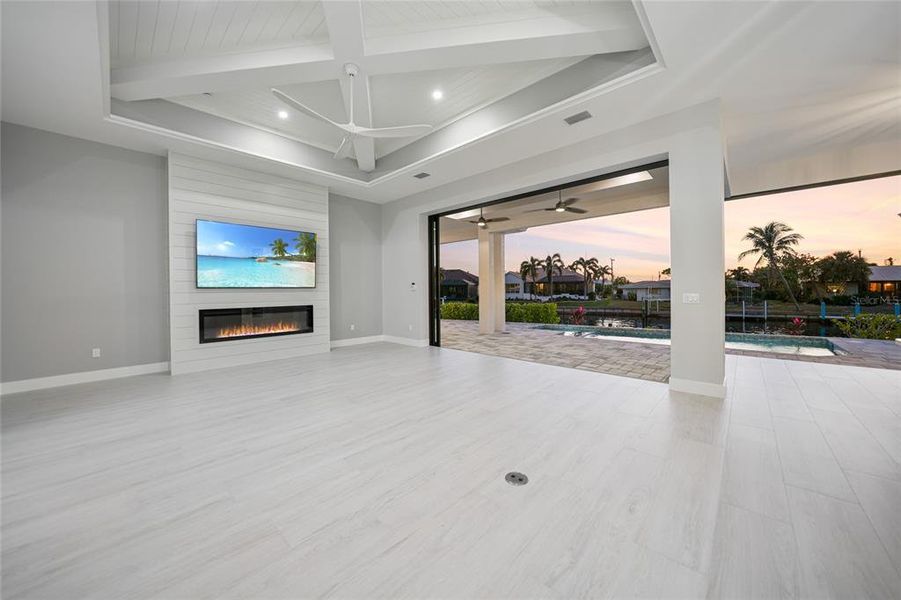 Spacious, unfurnished interior of a new home in , Punta Gorda (Image 17).