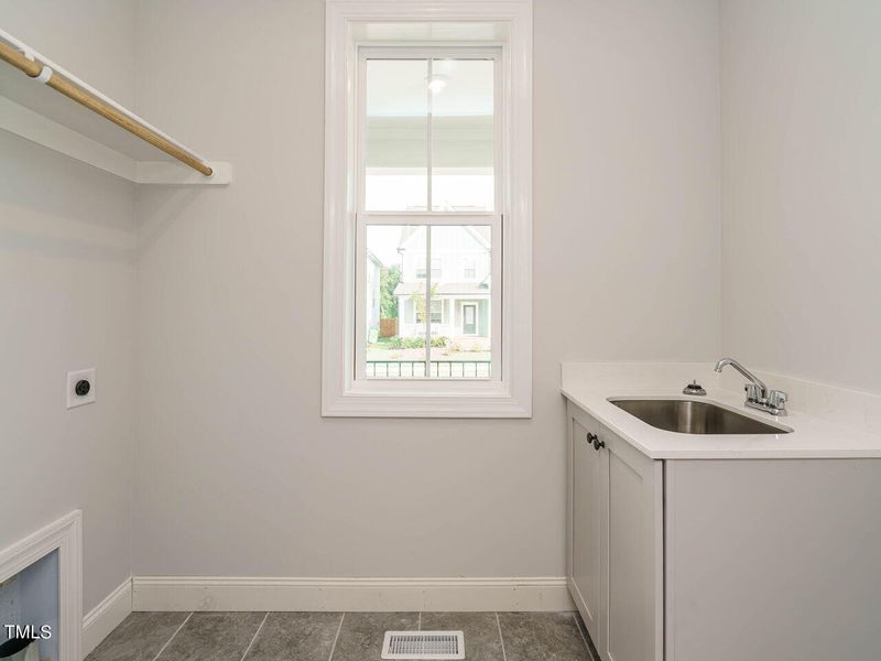 025-1280x960-laundry-room