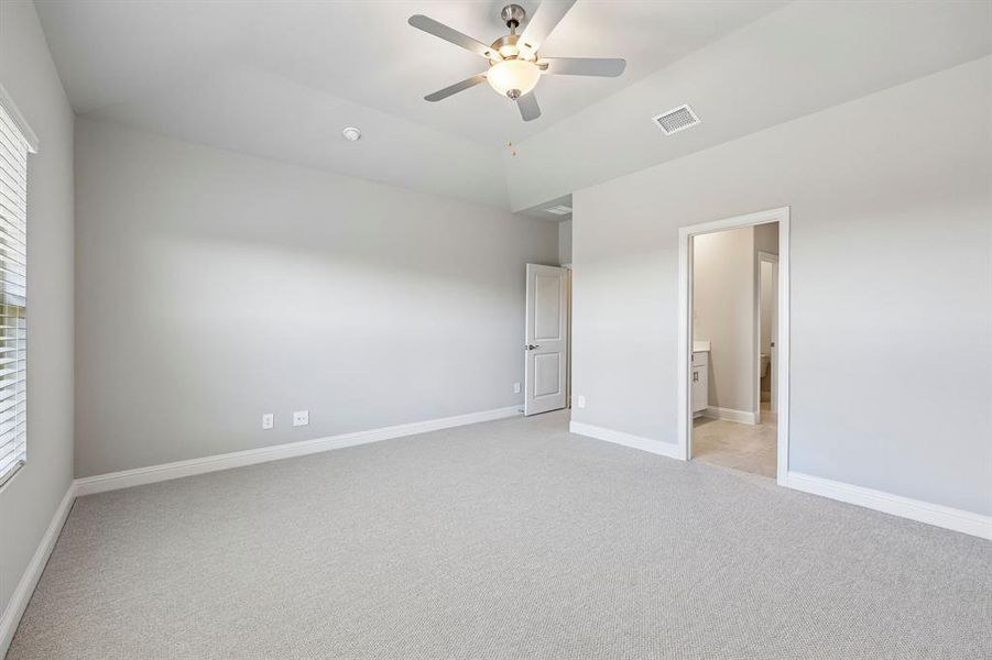 Spacious, unfurnished interior of a new home in Lakehaven - Premier Series, Farmersville (Image 31).