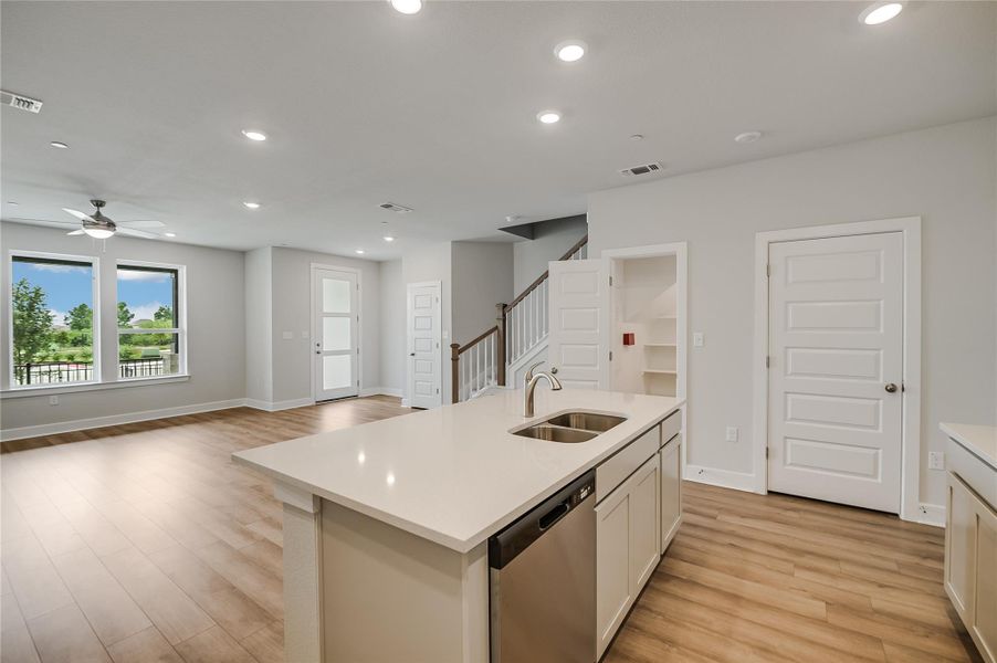 Kitchen - Family Room Kitchen - Family Room