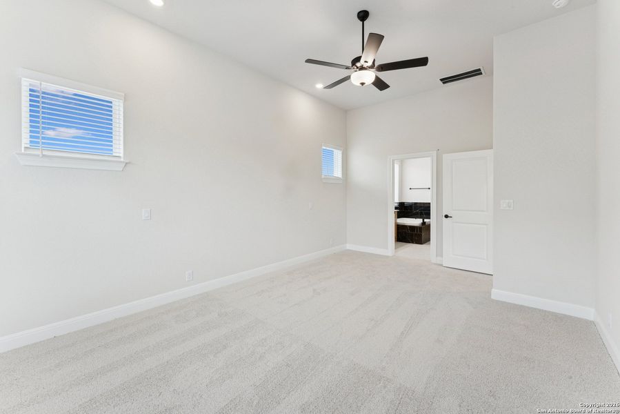 Spacious, unfurnished interior of a new home in Davis Ranch 50', San Antonio (Image 15).