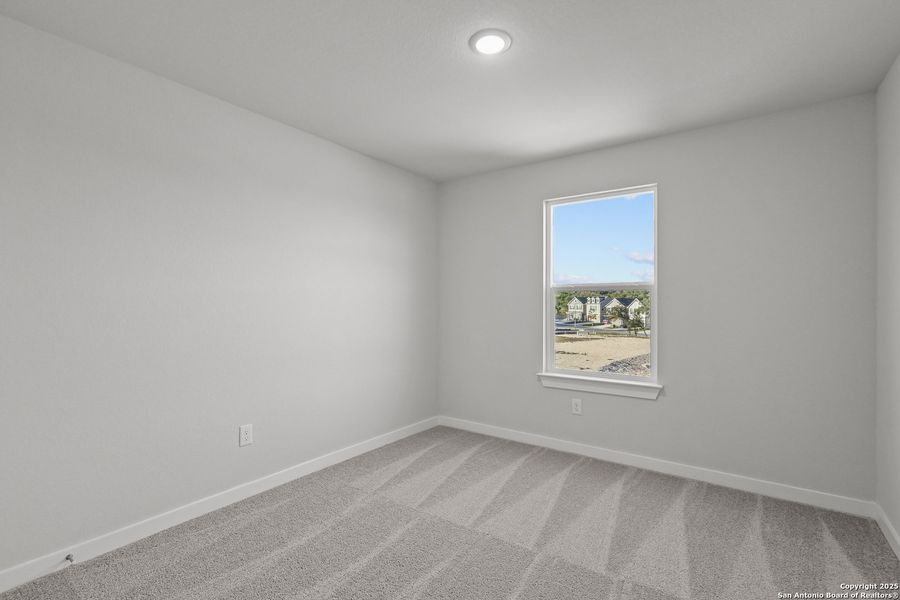 Spacious, unfurnished interior of a new home in Rosemont Hill, San Antonio (Image 23).