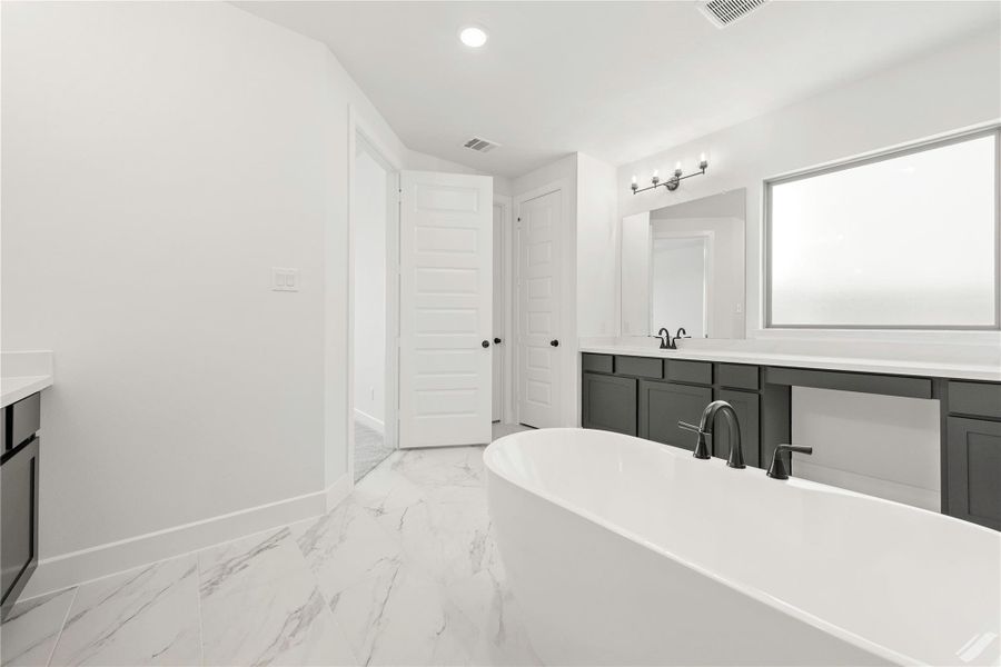 Representative image. Features, selections and colors may vary.