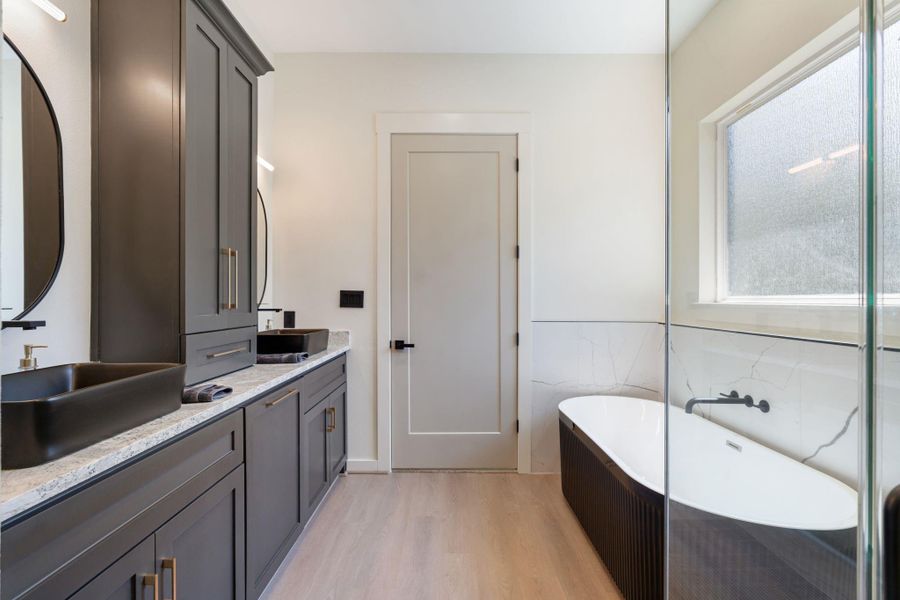 Furnished interior view inside a new home in , Livingston (Image 14).