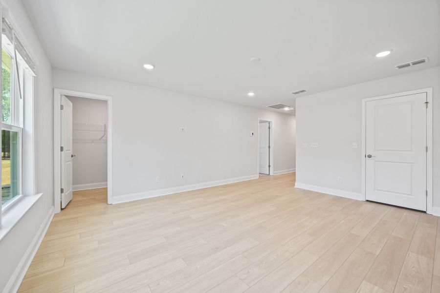 Spacious, unfurnished interior of a new home in Oakleaf Chase, Blythewood (Image 23). Spacious, unfurnished interior of a new home in Oakleaf Chase, Blythewood (Image 23).