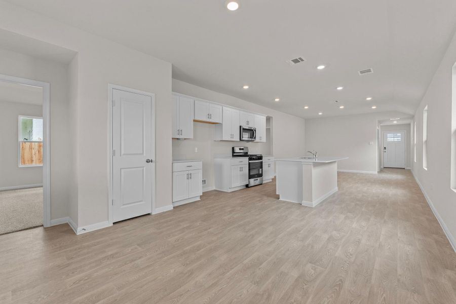Spacious, unfurnished interior of a new home in Whisper South, San Marcos (Image 14). Spacious, unfurnished interior of a new home in Whisper South, San Marcos (Image 14).