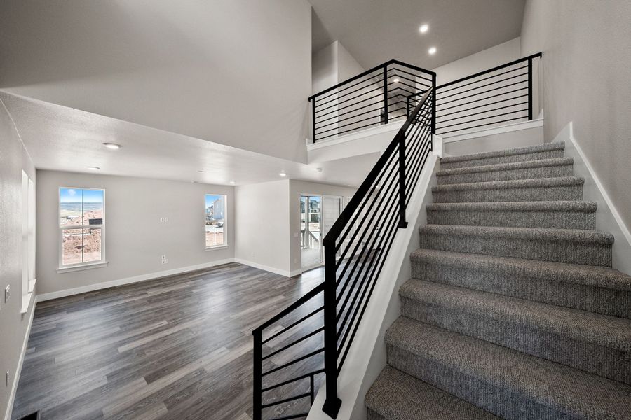 Spacious, unfurnished interior of a new home in Trumark Homes at Sterling Ranch, Littleton (Image 27).