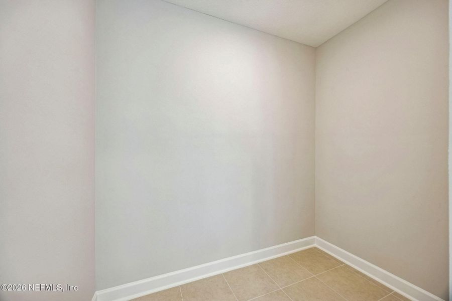 Spacious, unfurnished interior of a new home in Sandy Ridge, Yulee (Image 16).