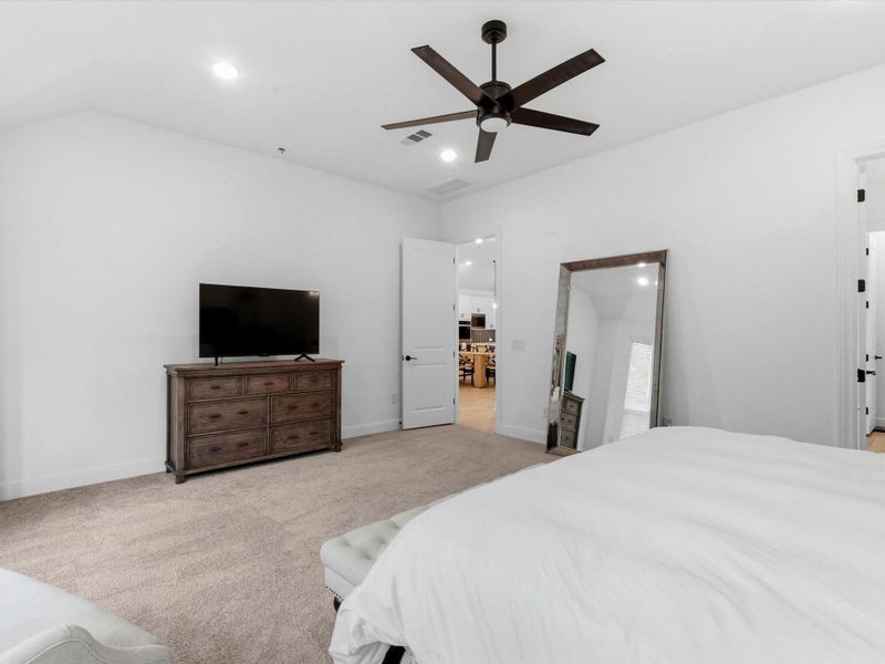 Furnished interior view inside a new home in Ellerden, Tomball (Image 8).