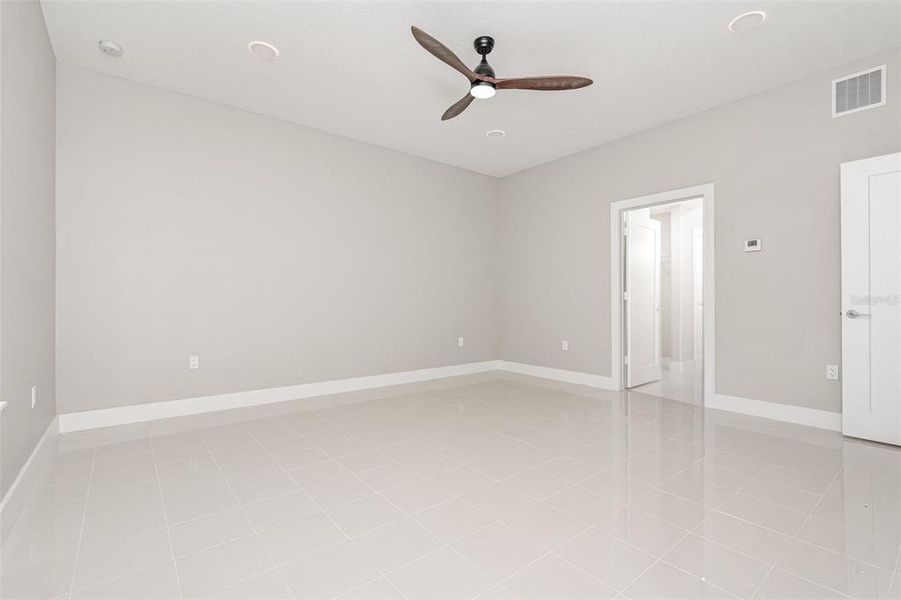 Spacious, unfurnished interior of a new home in , Palm Bay (Image 36).