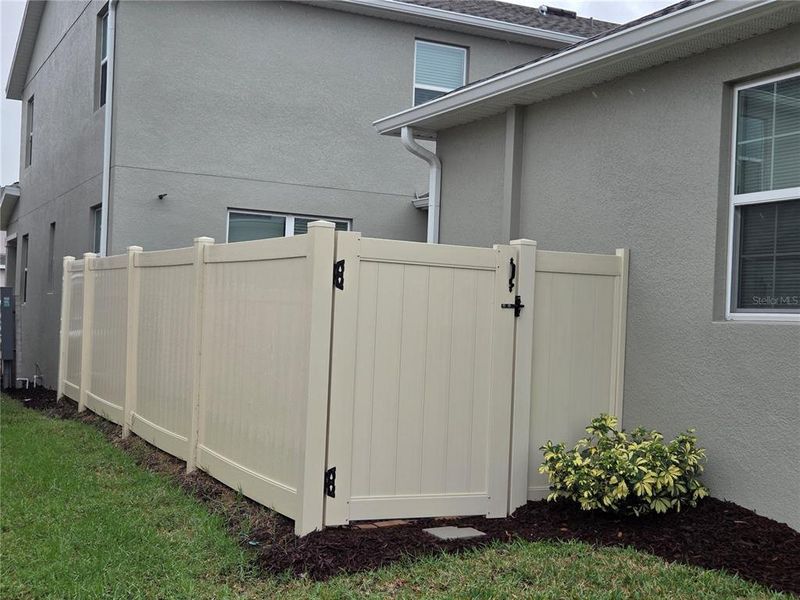 Exterior details and patio area of a home in , Kissimmee (Image 2).