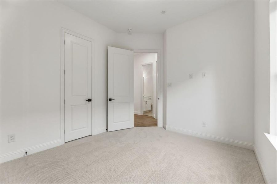 Spacious, unfurnished interior of a new home in , Lewisville (Image 31).