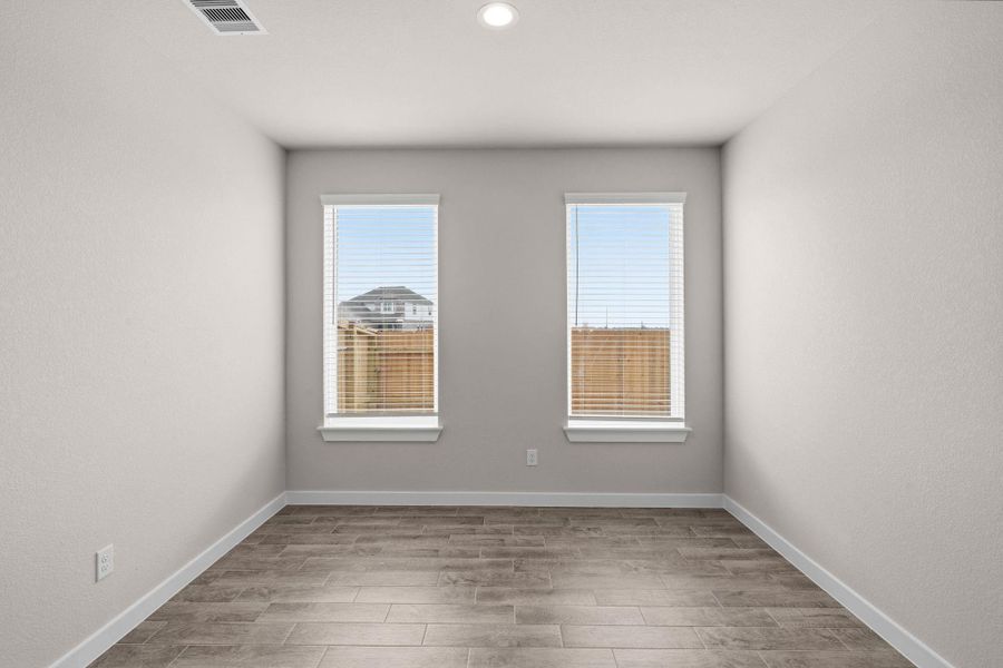 Spacious, unfurnished interior of a new home in Sunterra Lakes, Fulshear (Image 25).