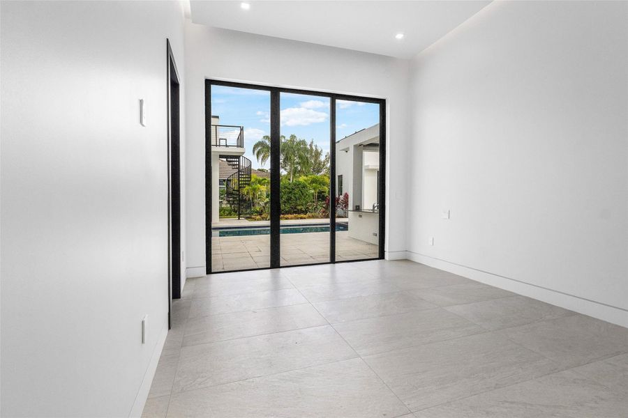 Spacious, unfurnished interior of a new home in , Parkland (Image 53).