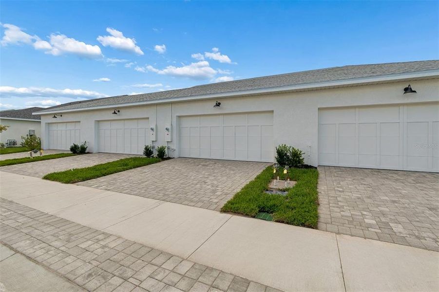 Exterior details and patio area of a home in SeaFlower, Bradenton (Image 3).