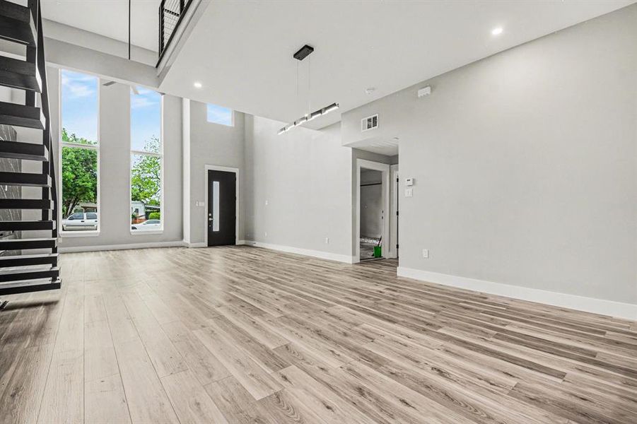 Spacious, unfurnished interior of a new home in , Dallas (Image 17). Spacious, unfurnished interior of a new home in , Dallas (Image 17).
