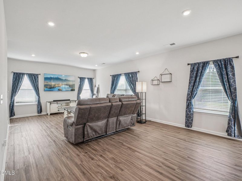 6-web-or-mls-Oriental St-S2412-006