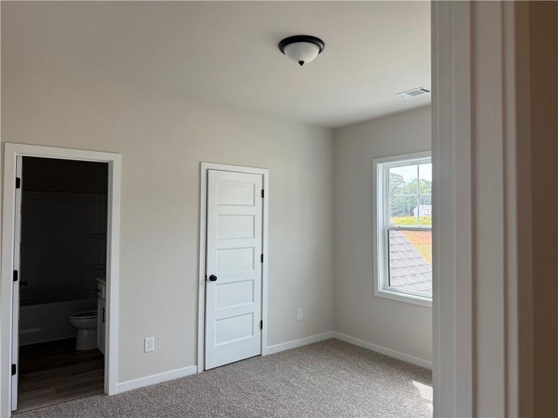 Spacious, unfurnished interior of a new home in Rosewood Lake Estates, Hoschton (Image 26). Spacious, unfurnished interior of a new home in Rosewood Lake Estates, Hoschton (Image 26).