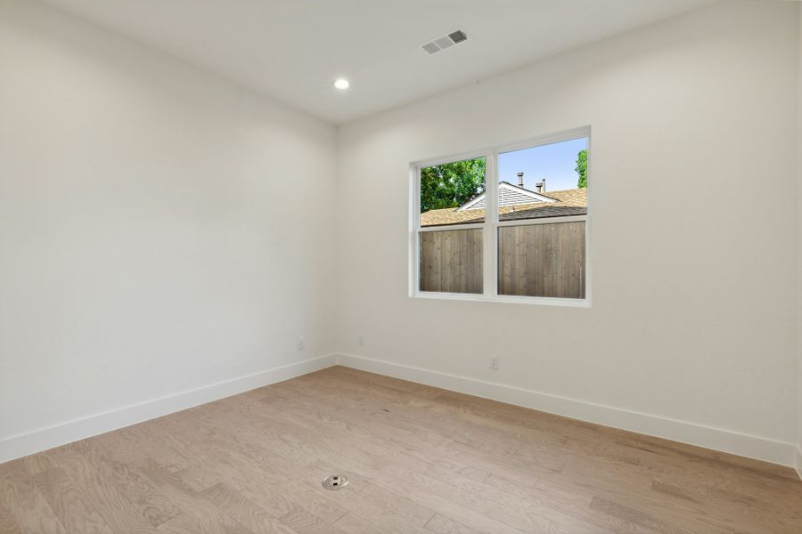 Spacious, unfurnished interior of a new home in , Dallas (Image 19).