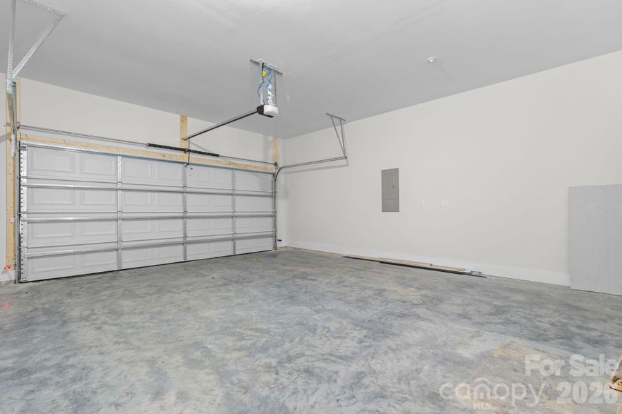 Spacious, unfurnished interior of a new home in , Lincolnton (Image 28).