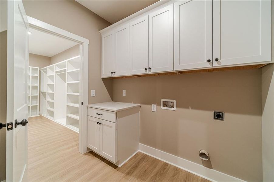 Furnished interior view inside a new home in , Monroe (Image 11).