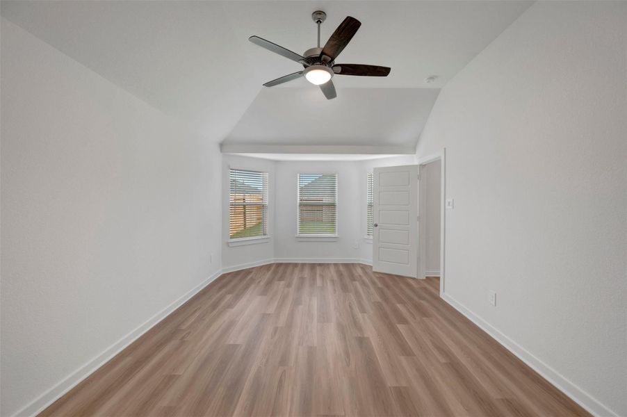 Spacious, unfurnished interior of a new home in Lone Star Landing, Montgomery (Image 35).