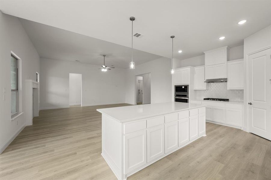 Furnished interior view inside a new home in Sheppard's Place, Waxahachie (Image 8).