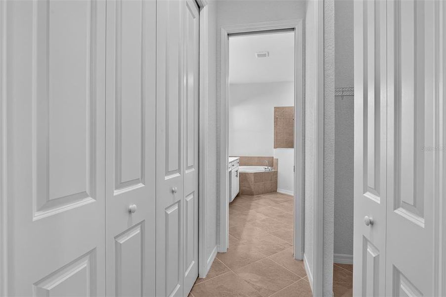 Spacious, unfurnished interior of a new home in Wellen Park Golf & Country Club, Venice (Image 25).