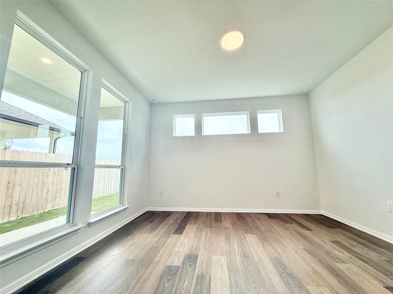 Spacious, unfurnished interior of a new home in Porter Country, Buda (Image 12).