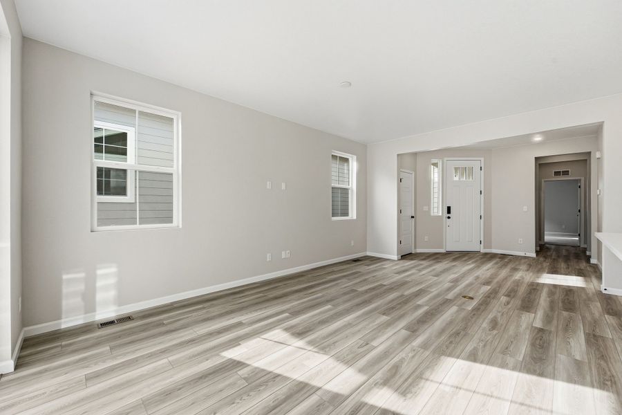 Spacious, unfurnished interior of a new home in The Aurora Highlands, Aurora (Image 12).