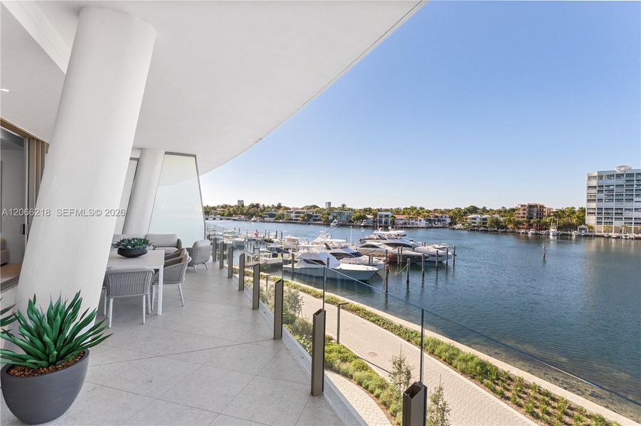 Condo located in Miami, FL showcasing its design and architecture (Image 23).