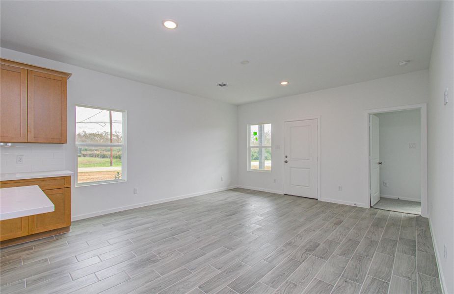 Spacious, unfurnished interior of a new home in , Hempstead (Image 13).