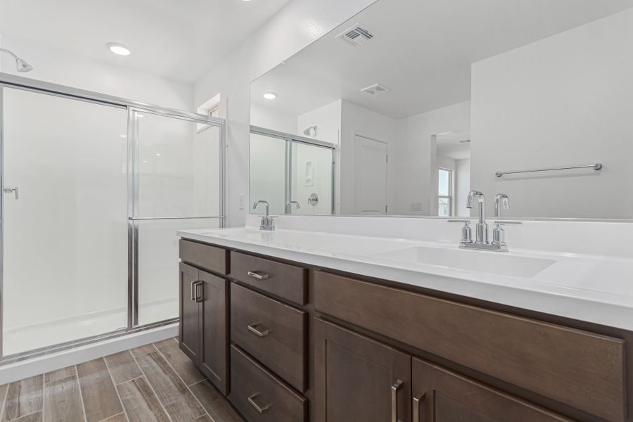 Primary Bath_Lot 32 | Aspen | Sunrise - Canyon Series | Surprise, AZ | Landsea Homes