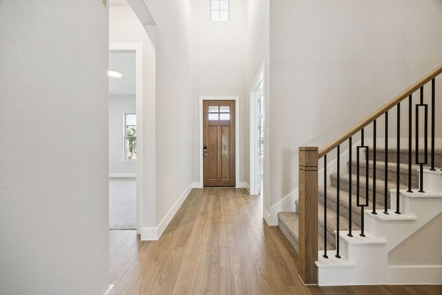 Spacious, unfurnished interior of a new home in Painted Tree Lakeside, McKinney (Image 22).