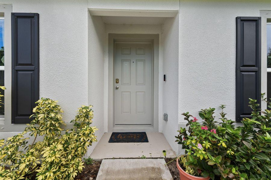Exterior details and patio area of a home in , Palm Bay (Image 4).