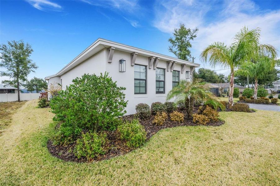 Exterior details and patio area of a home in , Lakeland (Image 30).