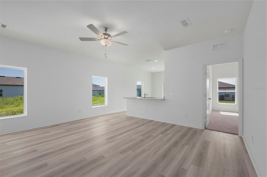 Spacious, unfurnished interior of a new home in Gum Lake Preserve, Lake Alfred (Image 21).
